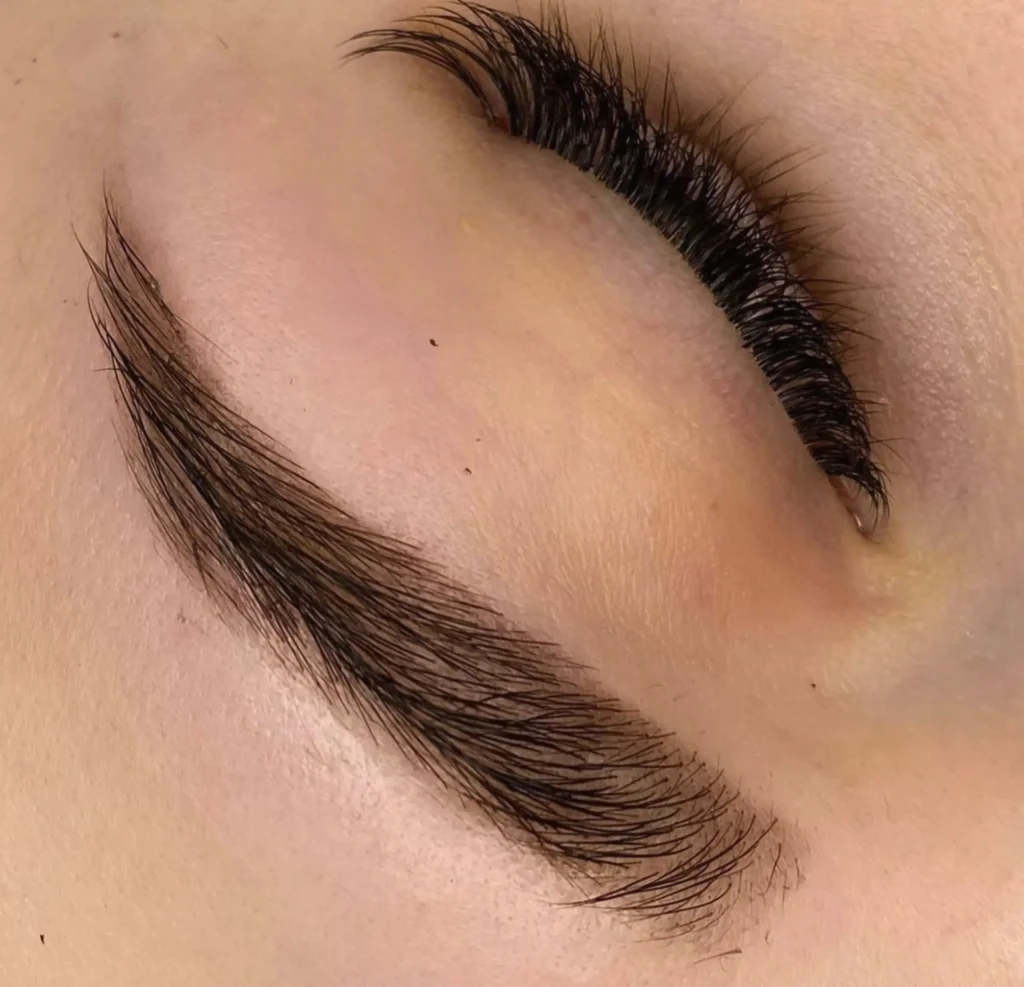 eyebrows microblading